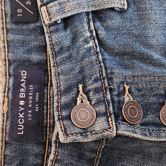 Lucky Brand Blue Jean Shorts with Frayed Hem Size 10 New - Picture 2 of 5